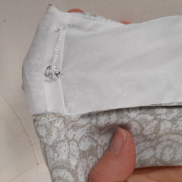 Banana Republic cream & white patterned cowl neck sleeveless top, size XS petite - Picture 6 of 9